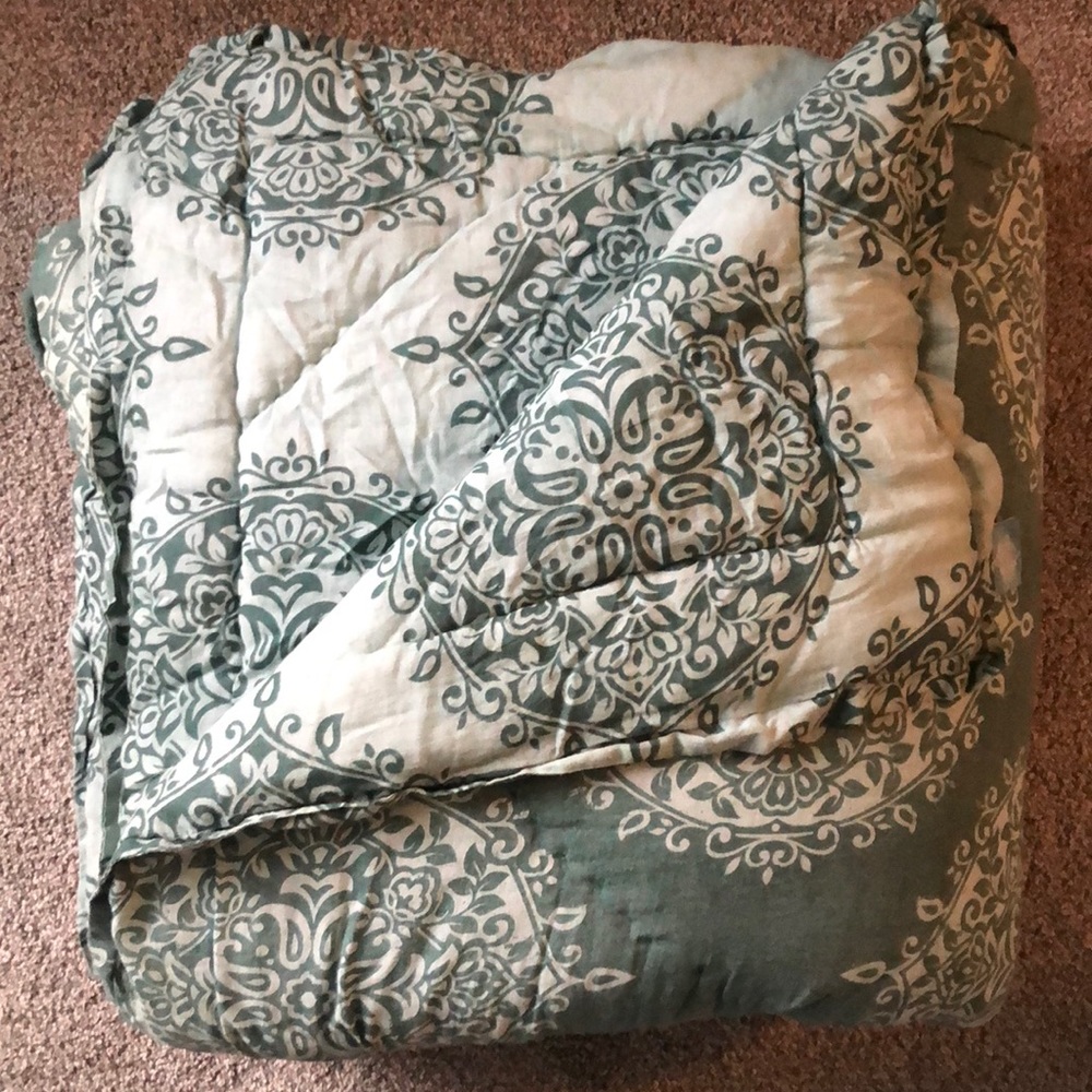 queen comforter.